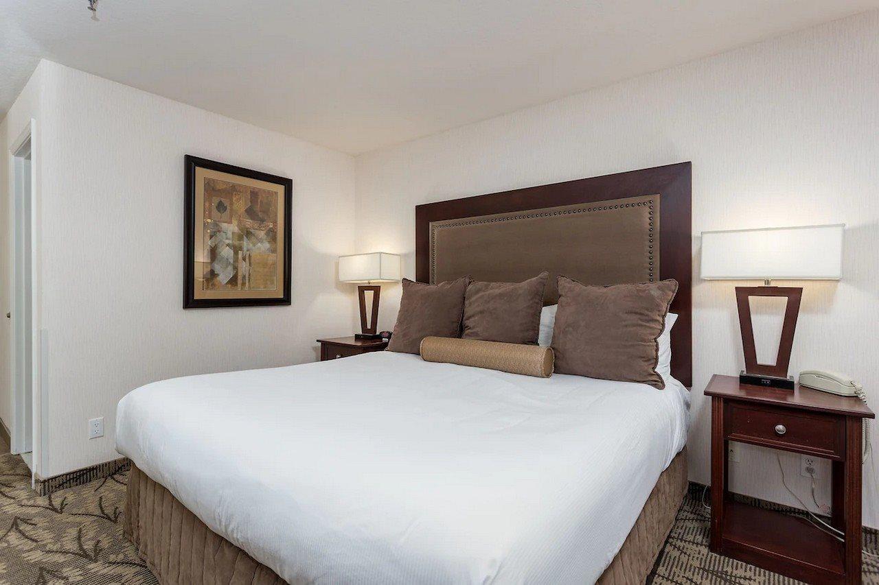 Shilo Inn Suites Hotel - Бенд Экстерьер фото