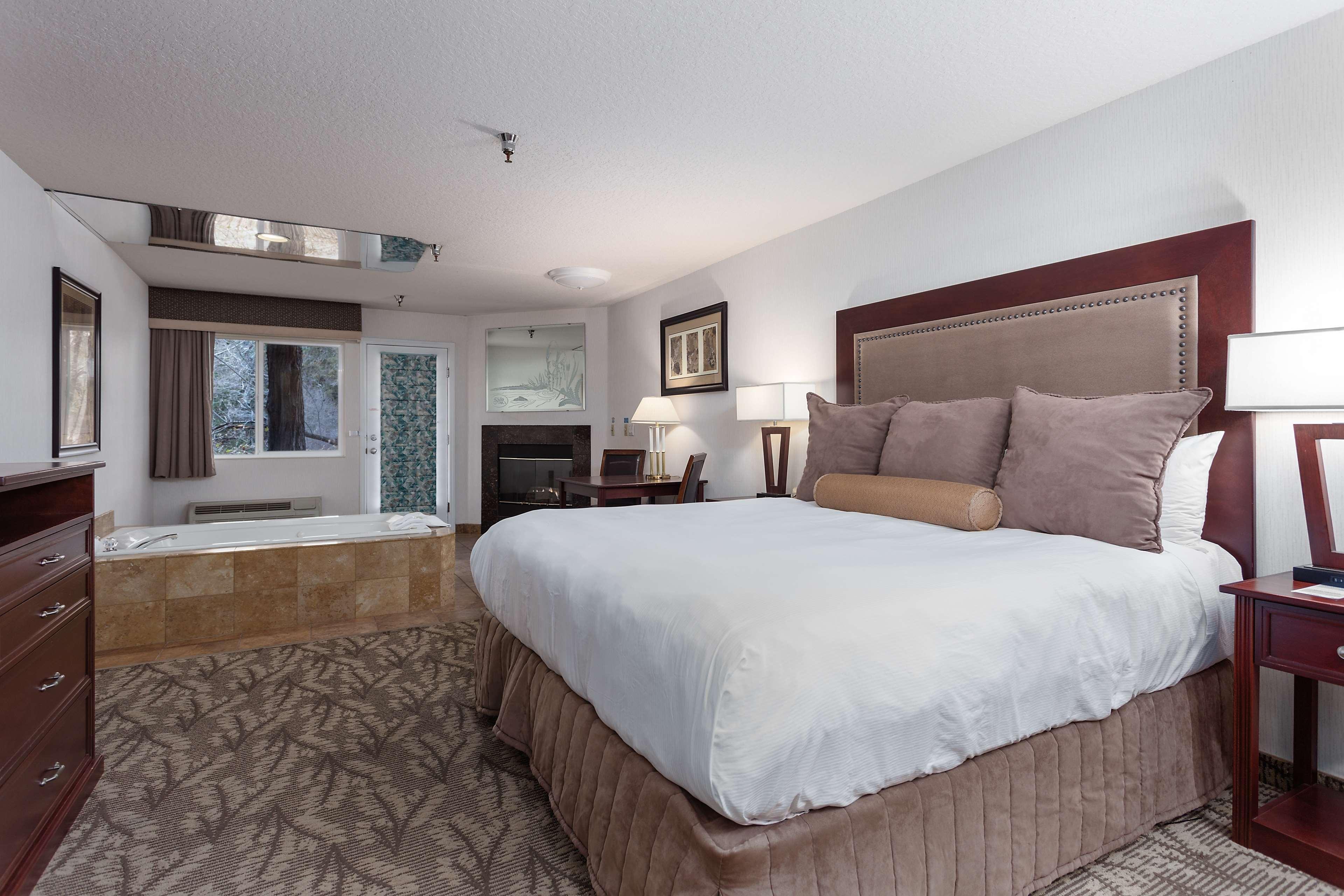Shilo Inn Suites Hotel - Бенд Экстерьер фото